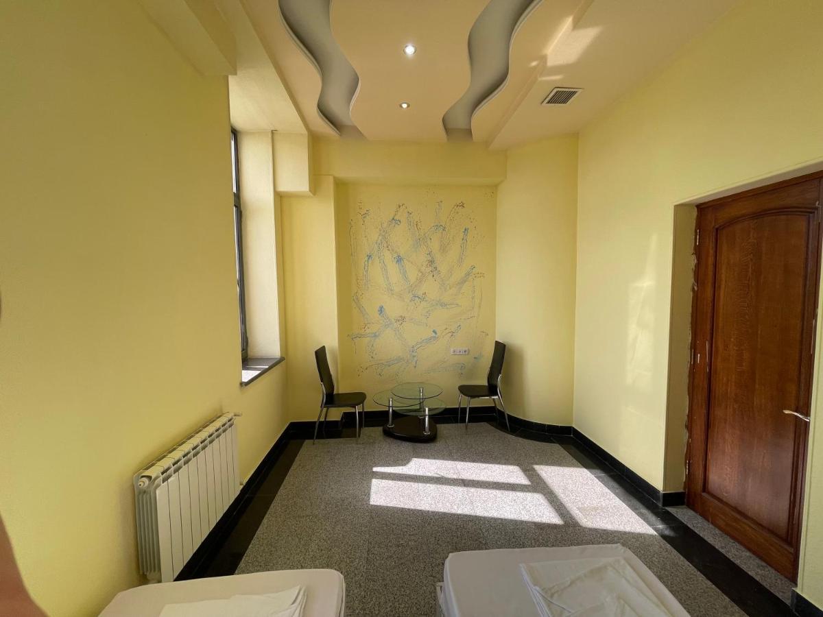 Joy Hotel Apartament エレバン エクステリア 写真